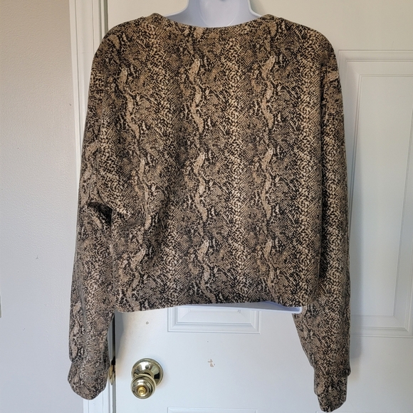 Zara Snakeskin Print Long Sleeve Cropped Sweatshirt Size M - Picture 3 of 9